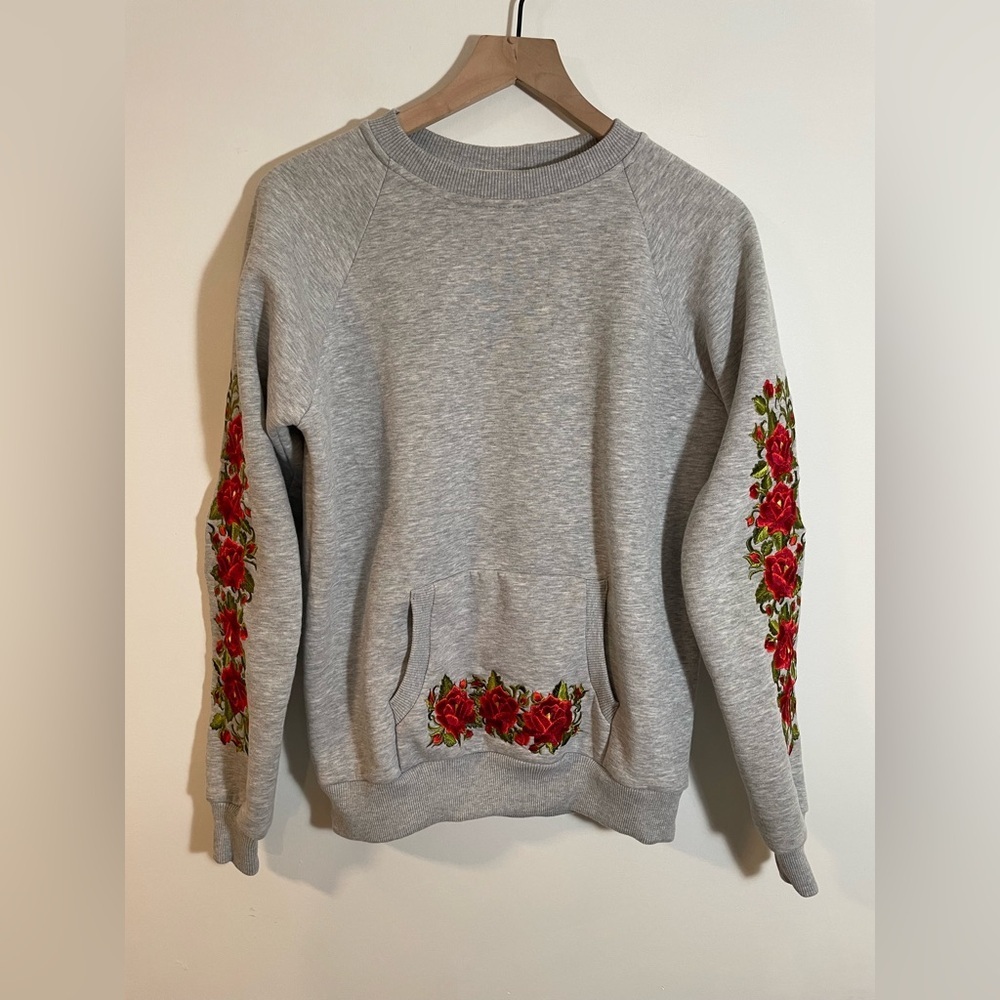 “Polish Rose" Crew Neck Sweatshirt Gray With Floral Embroidery Sz Small Ukraine